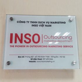 làm biển mica công ty